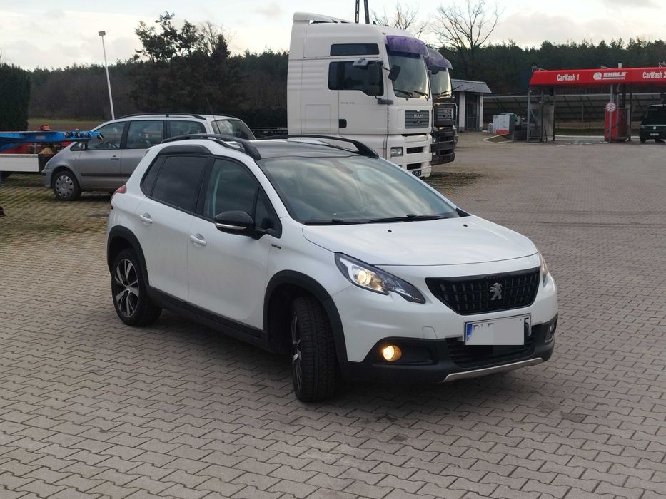 Peugeot 2008 gt-line biała perła panorama navii