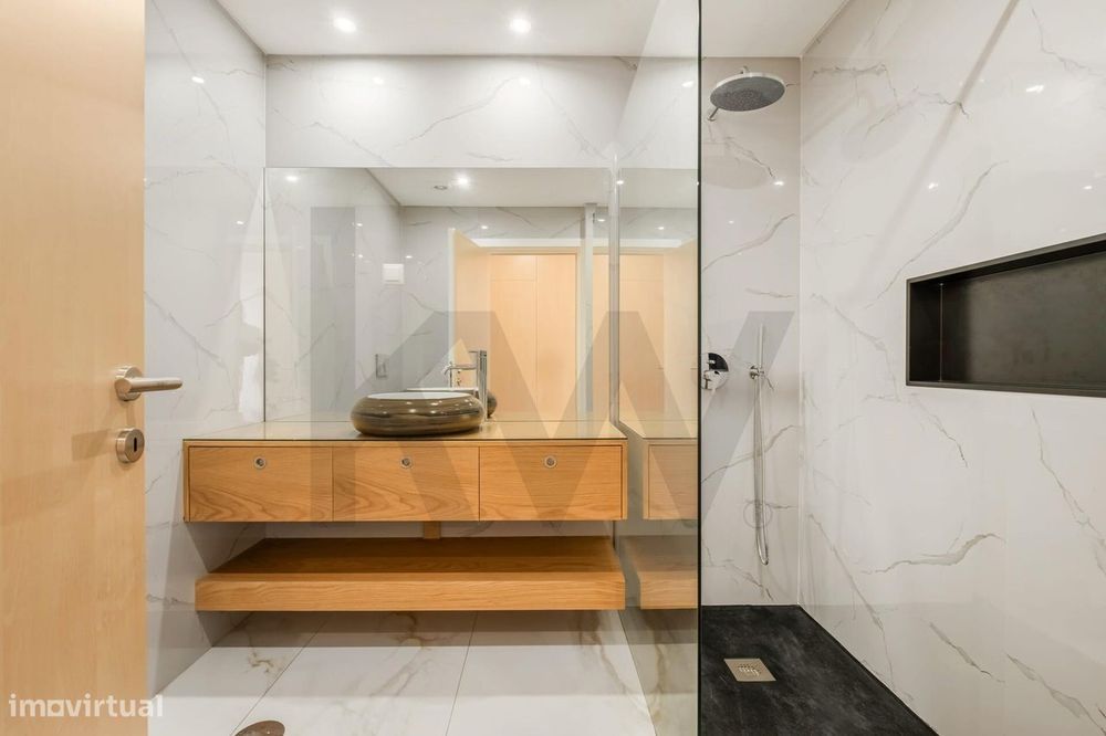 Penthouse T3 de luxo no Centro do Caniço