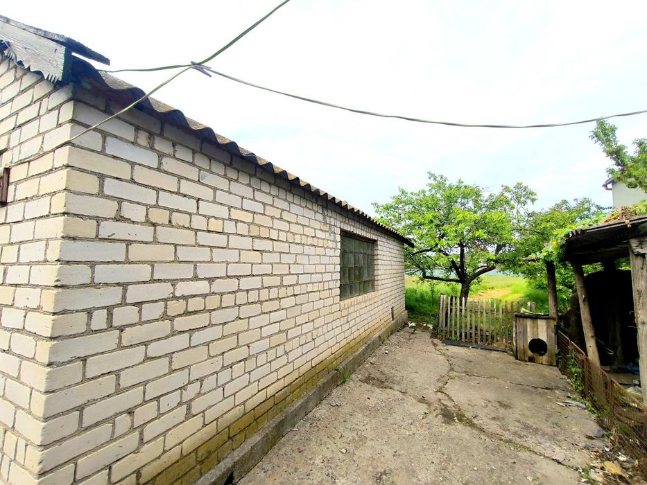 Продається два будинки в центрі с.Великий Дальник