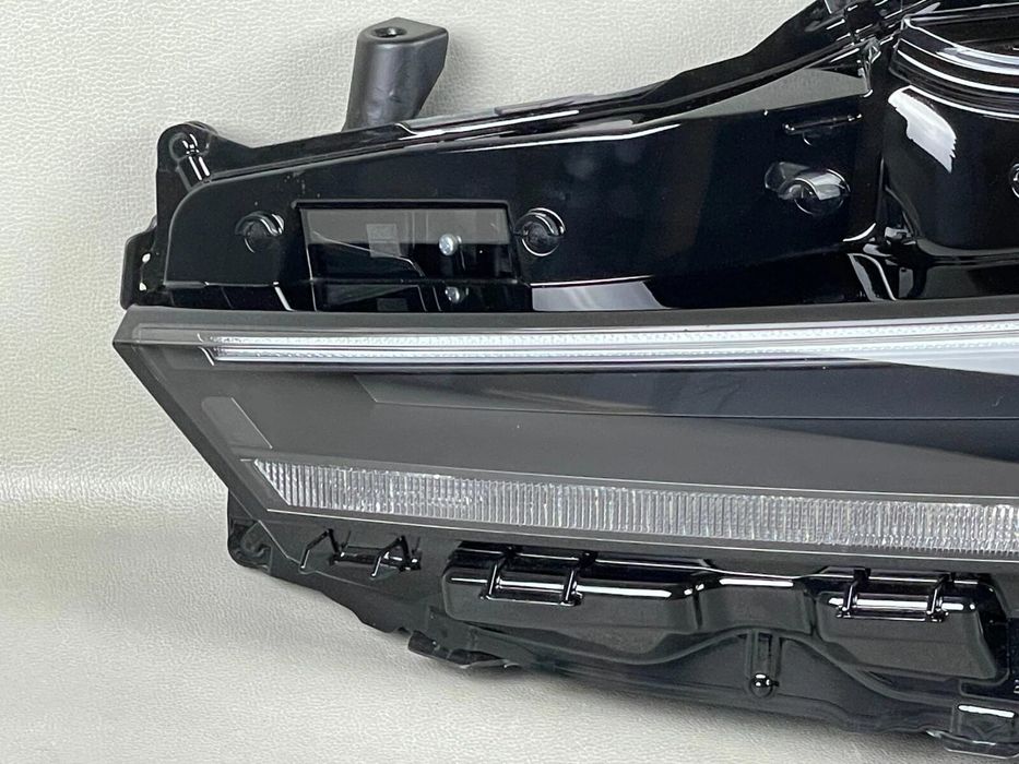 Фара передня ліва Toyota Prius 2023-2025 USA