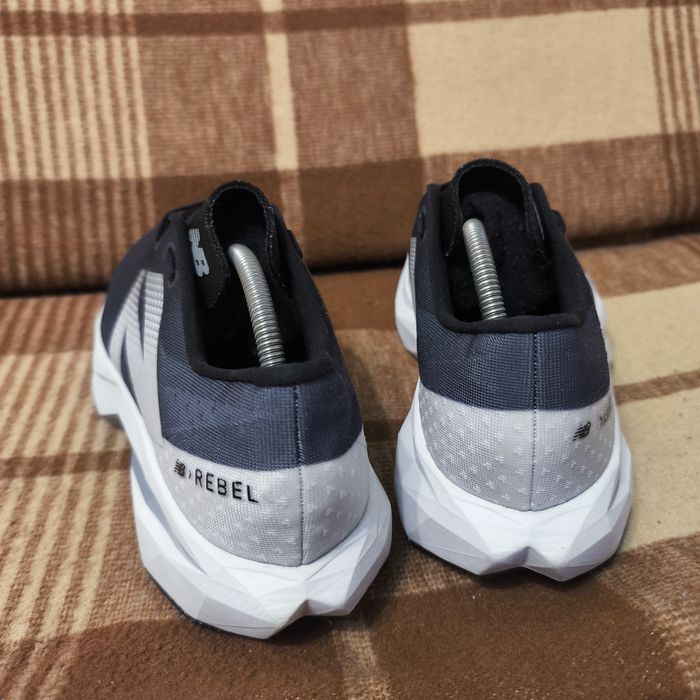 Чоловічі кросівки New Balance FuelCell Rebel v4