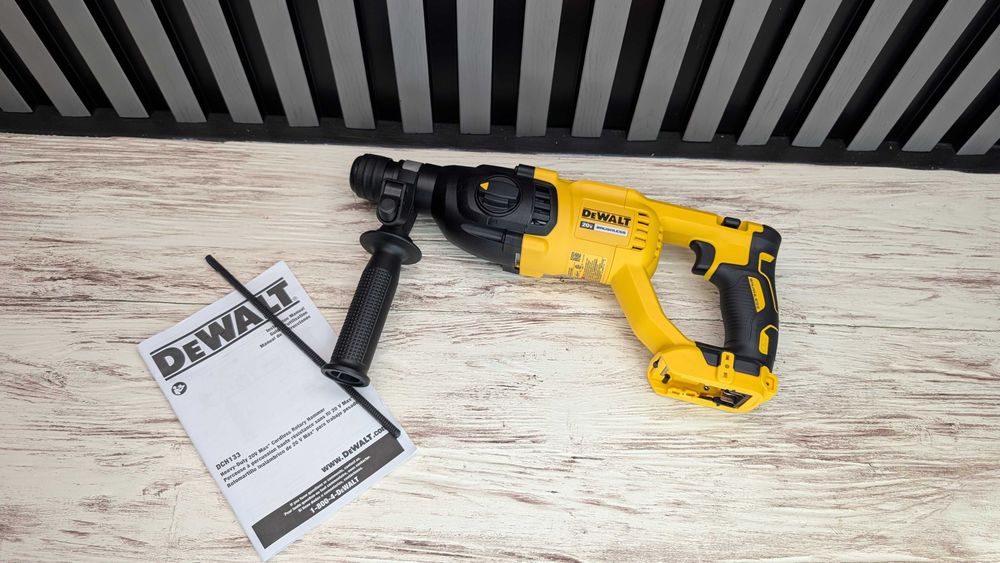 Безщітковий акумуляторний перфоратор DeWalt DCH133