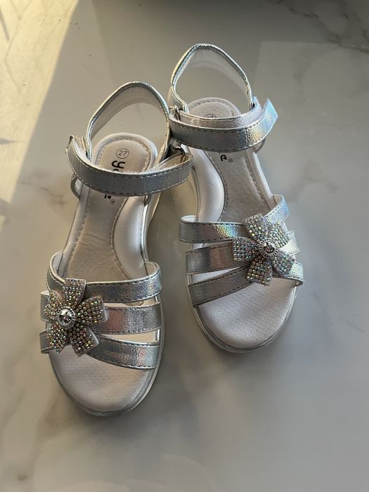 Взуття для дівчинки