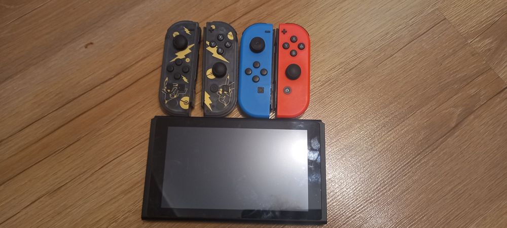 Konsola nintendo switch z dużym zestawem akcesoriów TANIO