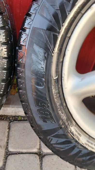 Продам зимову гуму на титанах R14