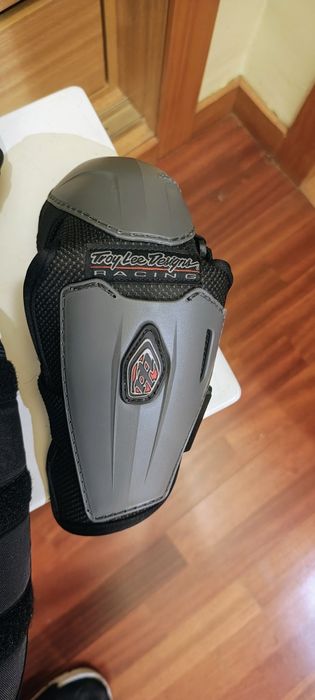 Conjunto novo de joelheira e coteveleiras !