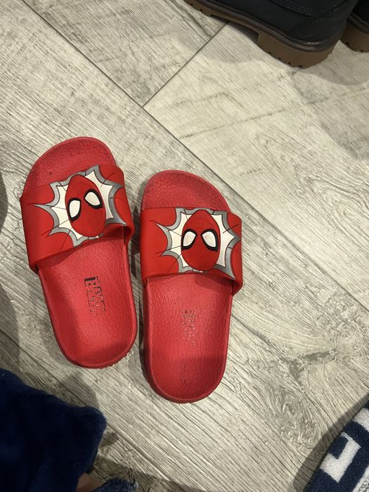 Босоніжки розмір 26 , червоні 25,