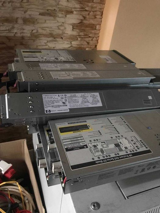 Шаси HP BladeSystem C7000, та сервера HP ProLiant BL460c G7