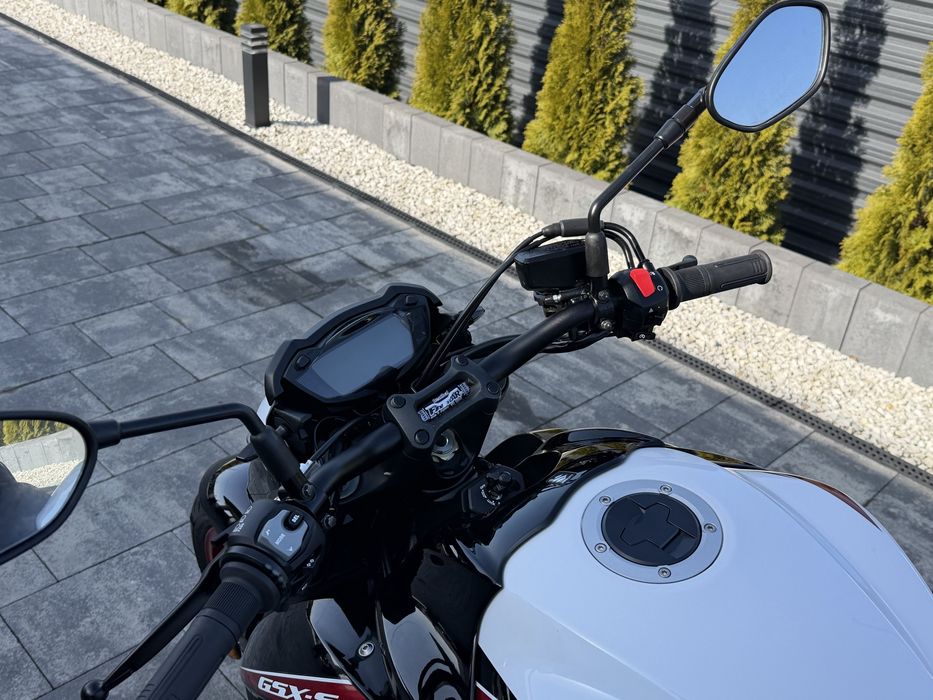 Suzuki gsx s 1000