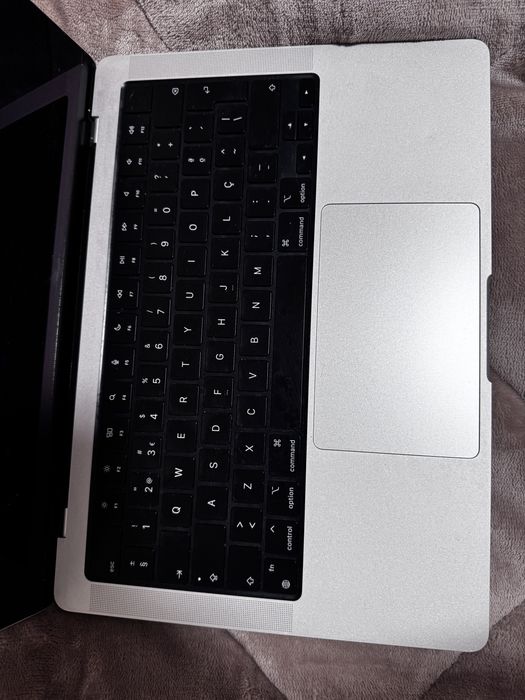 MacBook Pro Apple M2 Pro 512GB (2023) – Como Novo | Pouco Uso