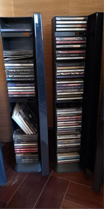 Movel e CDs e cassetes