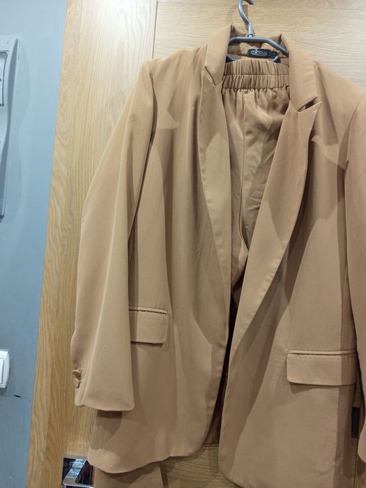 Piękny karmelowy garnitur damski rozmiar S/XL Minouu