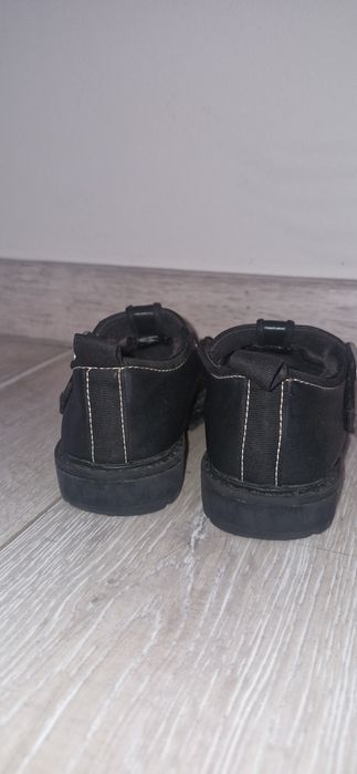Взуття (туфлі,кросівки, макасіни)
