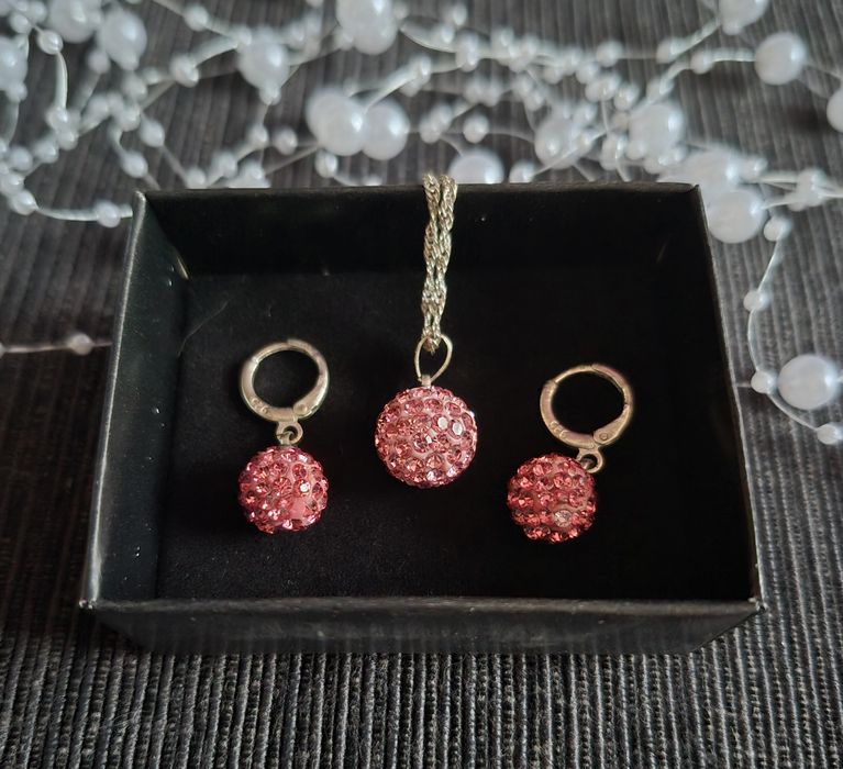 Zestaw biżuterii a la Swarovski róż
