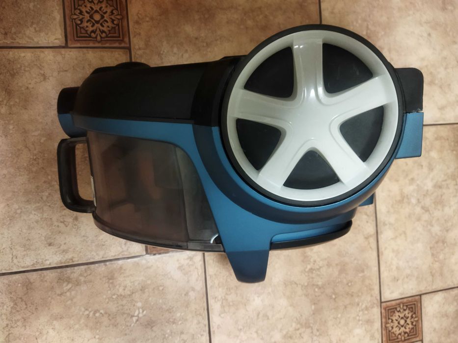 Пылесос Philips FC8672\01 2000W.