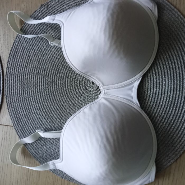 Biustonosz komfortowy, biały Triumph Stepy Soft 01 85D