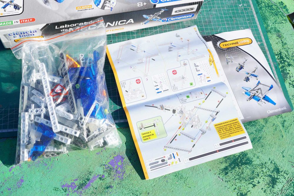 Kit montagem Clementoni 10 modelos "Aviões e Helicópteros"