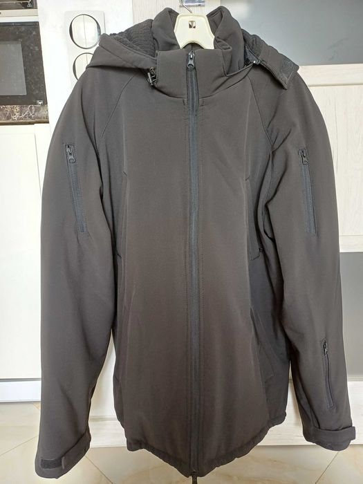 Продам новую мужскую зимнюю очень теплую курточку