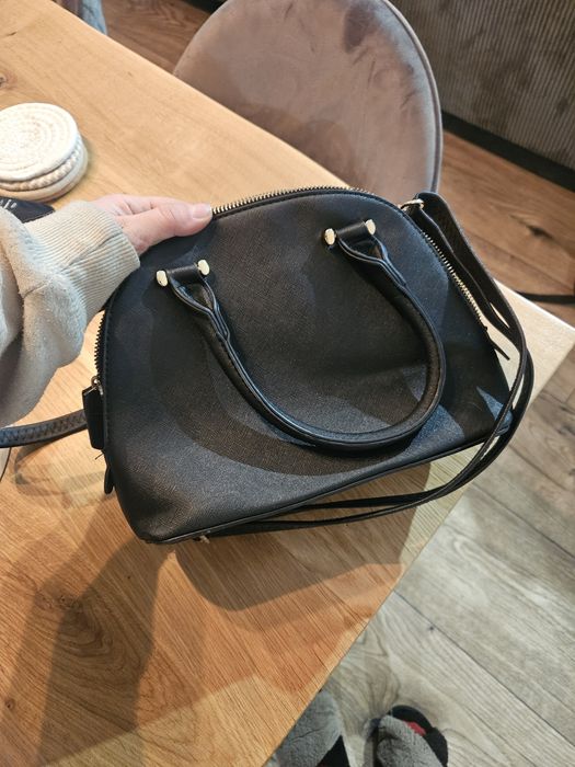 Mała torebka na ramię do ręki