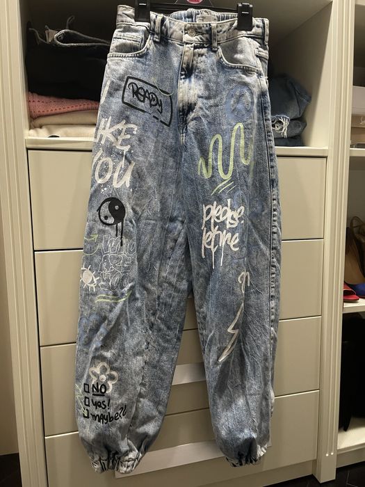 Джинси Bershka з графіті