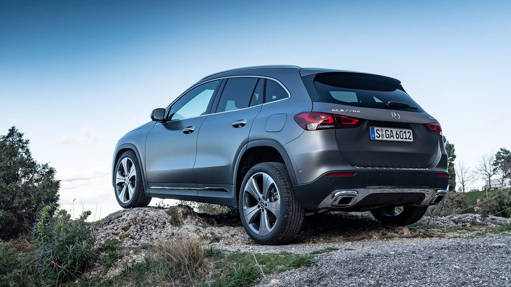 Mercedes GLA Crossover grafitowy od tyłu