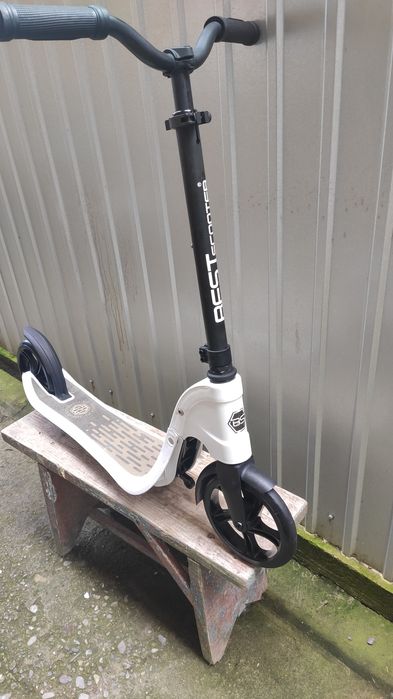 Продам самокат  BEST Scooter від 8+.
