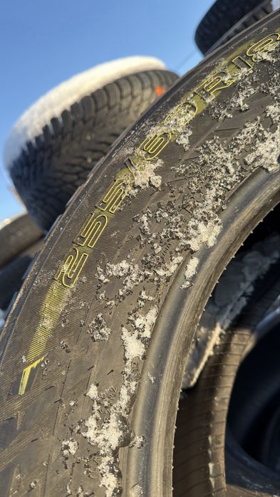 255/60/18 Nokian Hakkapeliitta  9
