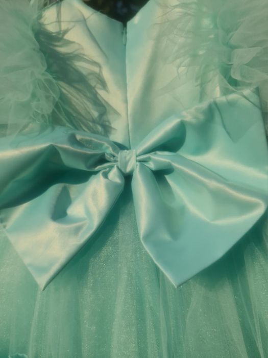 Продам платтячко дівчинці на 1 рік. Одягали один раз на 30 хвилин.