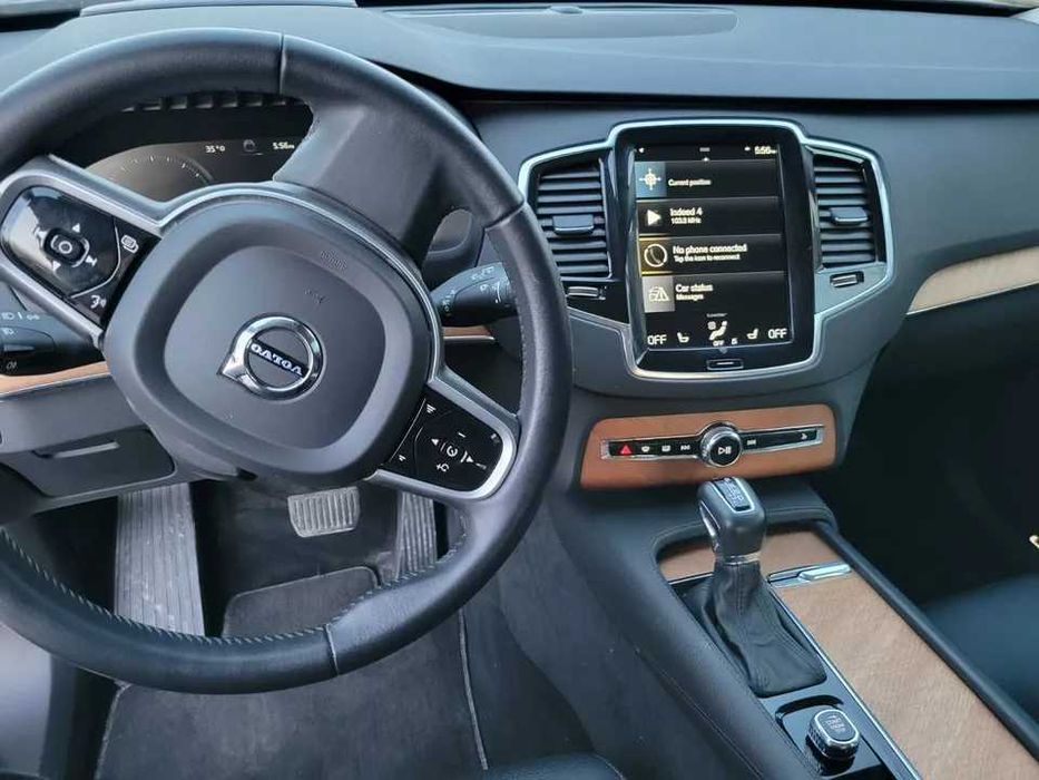 2022 Volvo XC90 T6 AWD Momentum