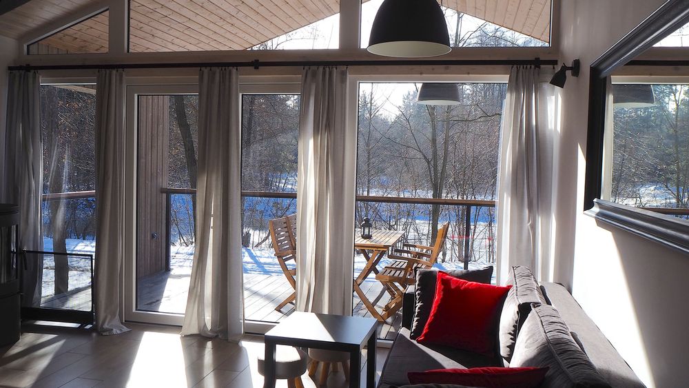 2os Domek z kominkiem taras w drzewach w lesie na odludziu WiFi klima