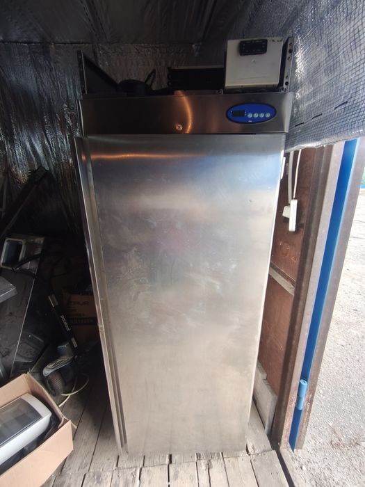 Продам холодильный шкаф