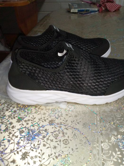 Кросівки 43 р сіточка