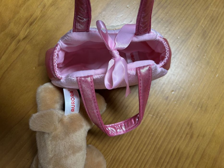 Vendo brinquedo para menina.