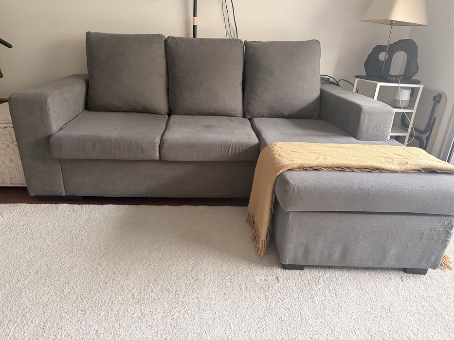 Sofá com Chaise Longue Cinza