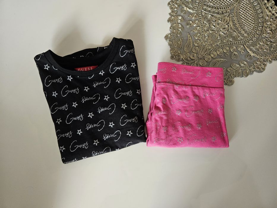 Guess! Śliczny komplet z kolekcji Guess logowany roz 104