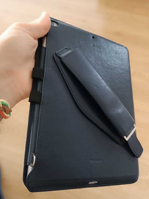 Capa da luxuosa Galeli para iPad Air