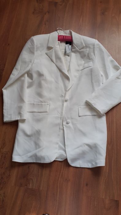 Zestaw ubrań damskich.