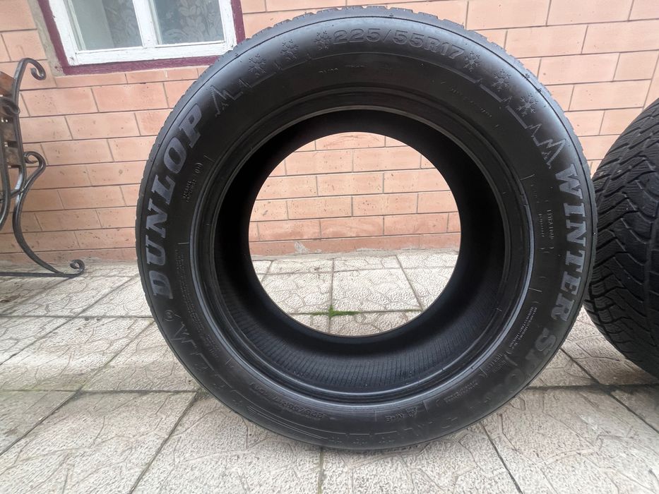 Продам пару зимових шин DUNLOP 225/55 R17