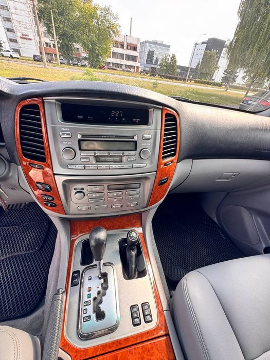 Toyota Land Cruiser 100
