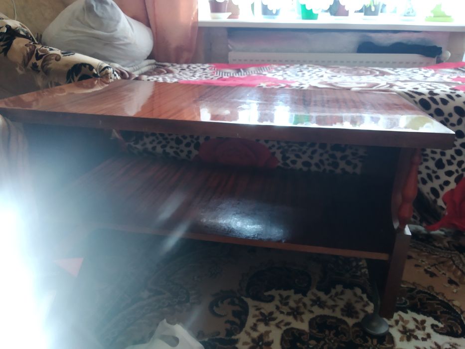 Журнальний столик