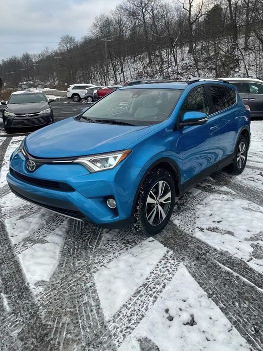 Toyota RAV4 XLE      2017