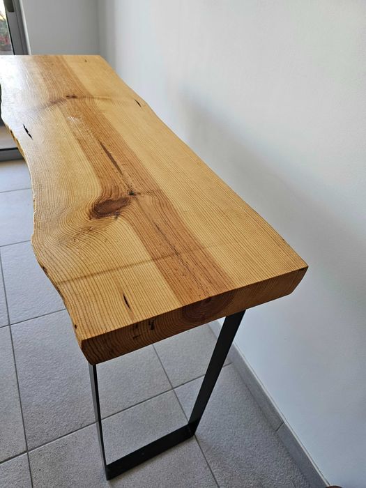 Mesa feita á mão ( statement piece )