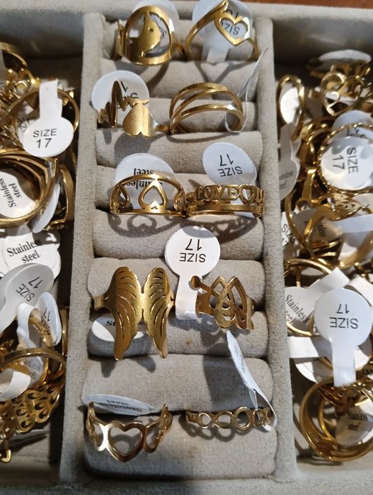 Imitacja złota, stal