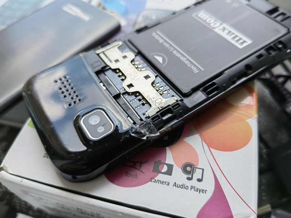 MaxCom 2 telefony. Do użytku, naprawy, na części.