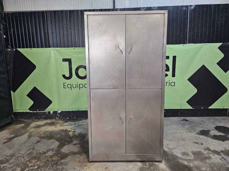 Armário em inox com 4 portas