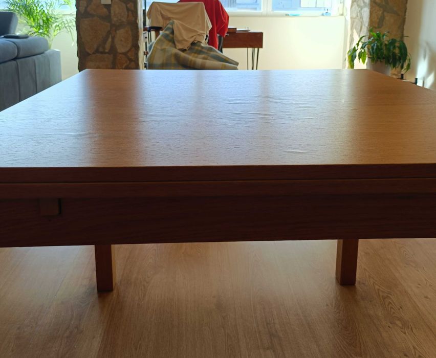 Mesa de jantar de madeira com 4 ou 6 lugares