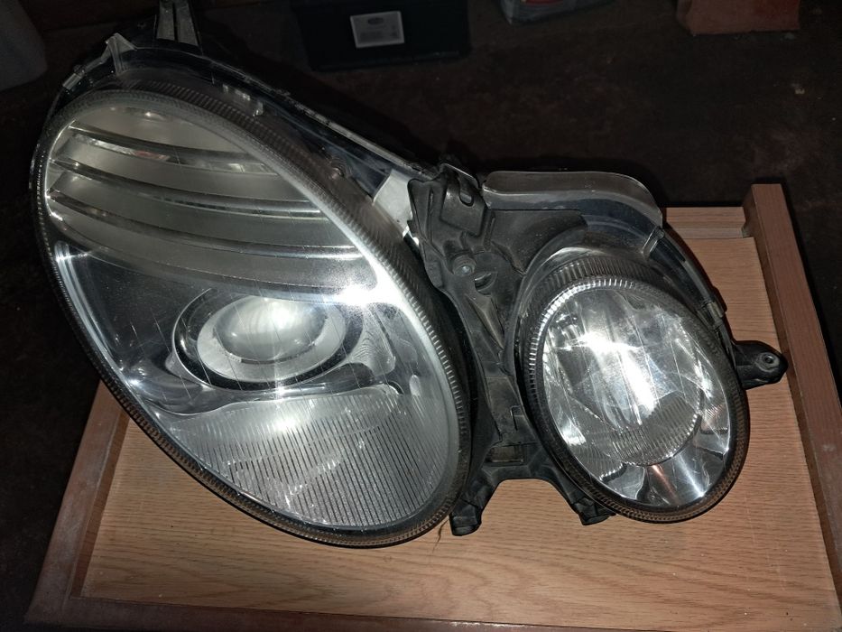 Par de farois/ópticas Bi-xenon Mercedes w211  ORIGINAIS ano   2008