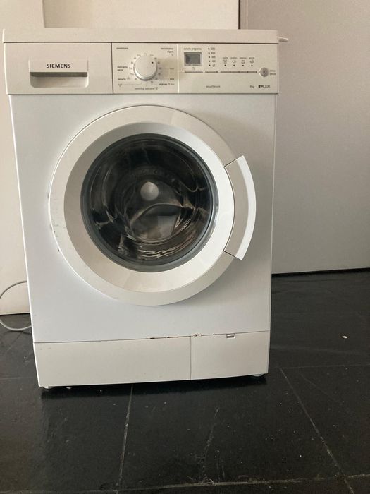 Máquina de Lavar Roupa • Siemens