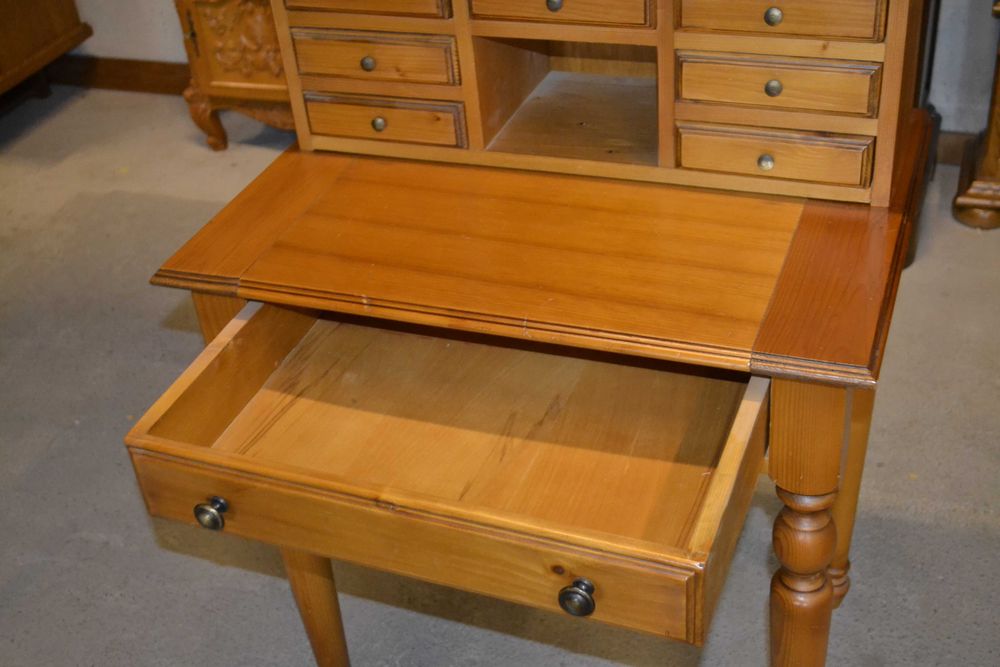 komoda ,sekretarzyk . świerk