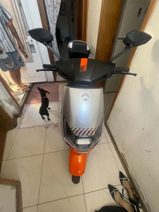 Scooter Elétrica Garow TZ100 – 2026 – Apenas 30 km!